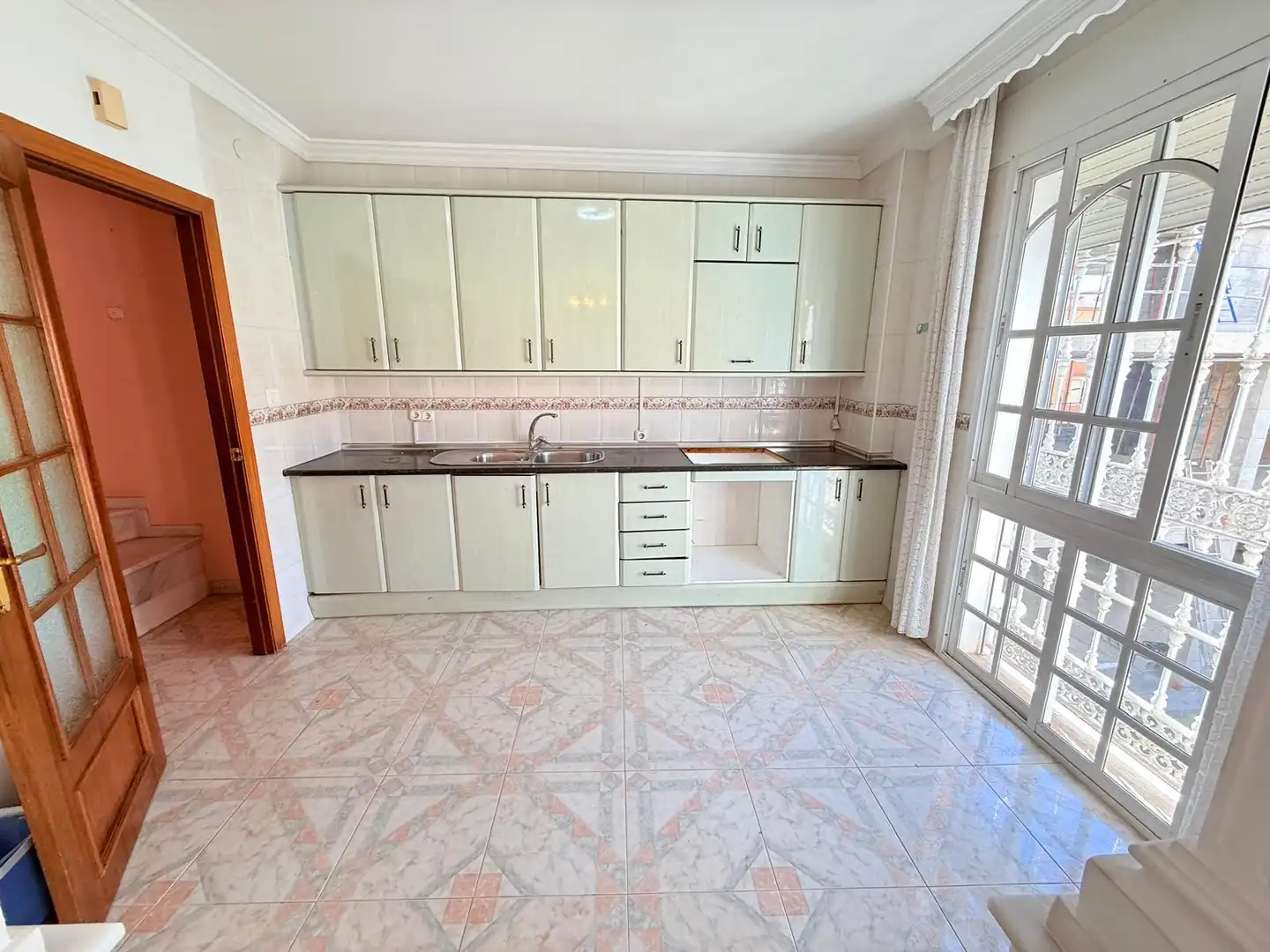 Cuina de Casa o xalet en venda en Málaga amb Terrassa i Balcó