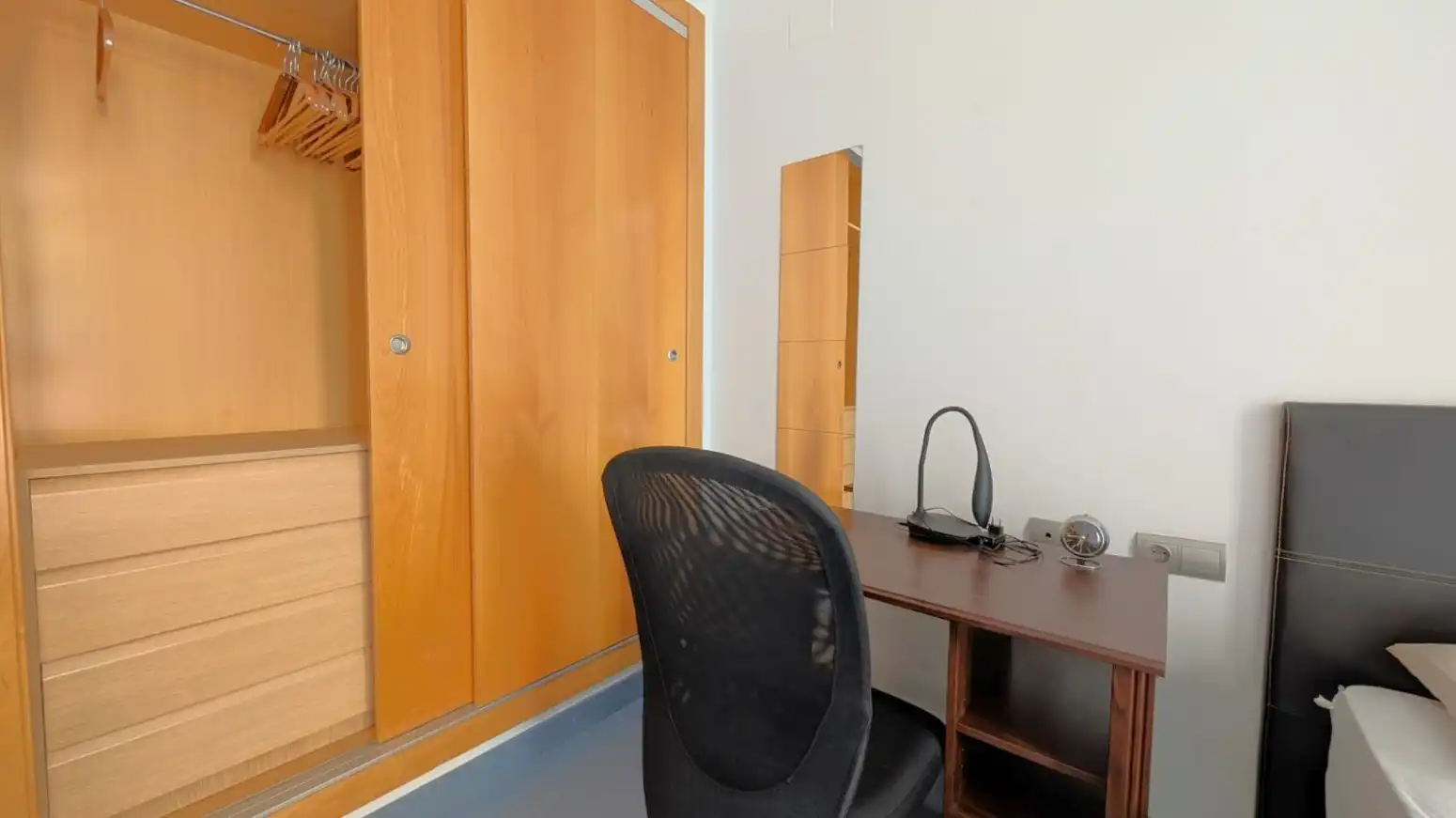 Bedroom of Flat for rent in Valencia  with Air Conditioner, Heating and Terrace