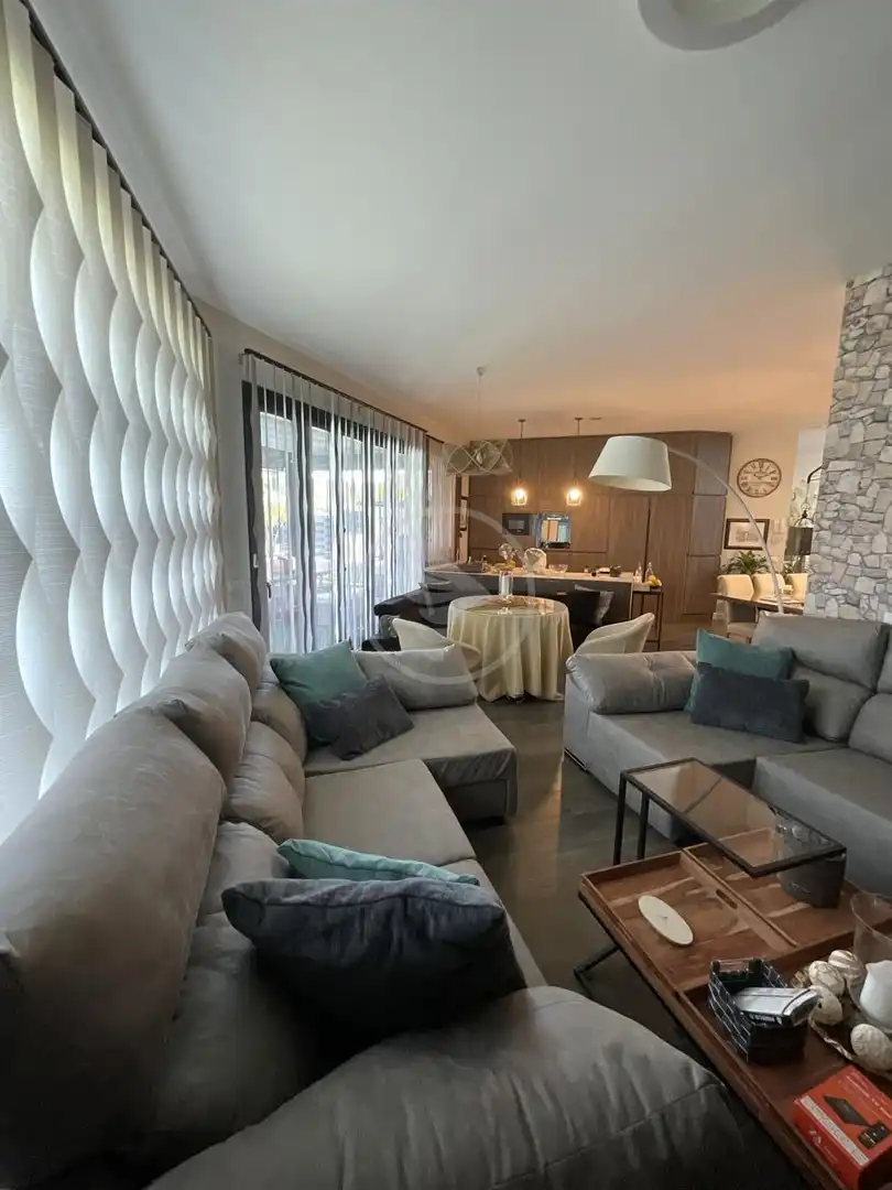 Sala d'estar de Casa o xalet en venda en Linares amb Aire condicionat