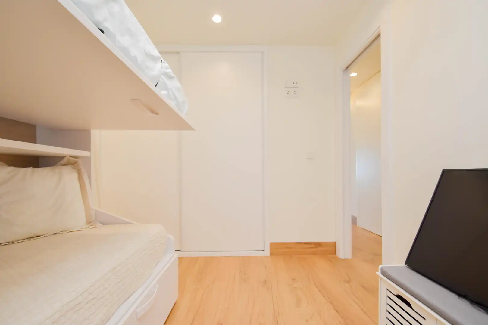 Bedroom of Flat for sale in Almuñécar  with Parquet flooring, Terrace and Furnished