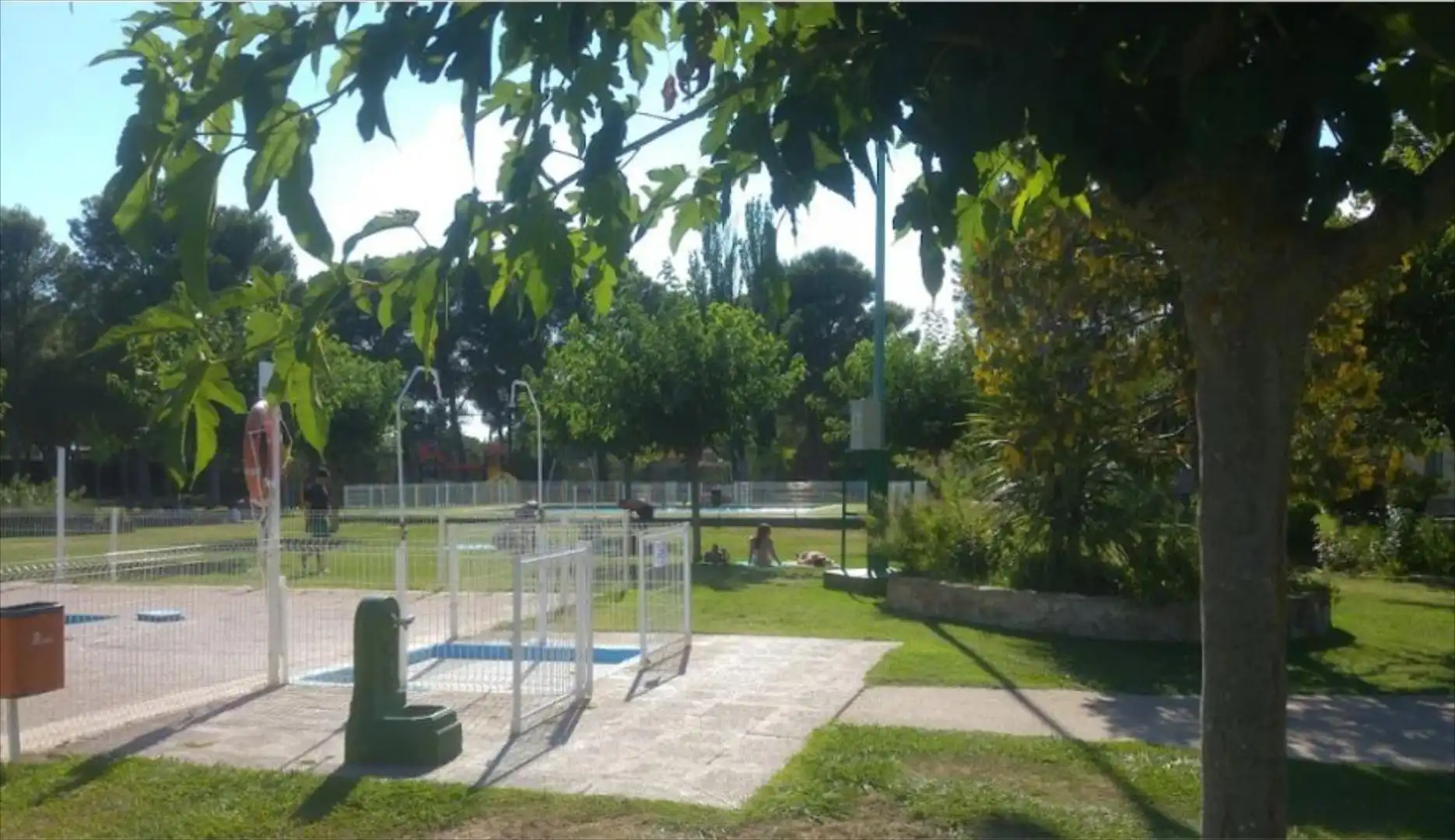 Swimming pool of Houses for sale in La Muela