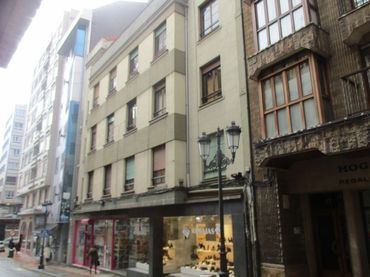 Piso con balcón en venta en Calle Covadonga 15