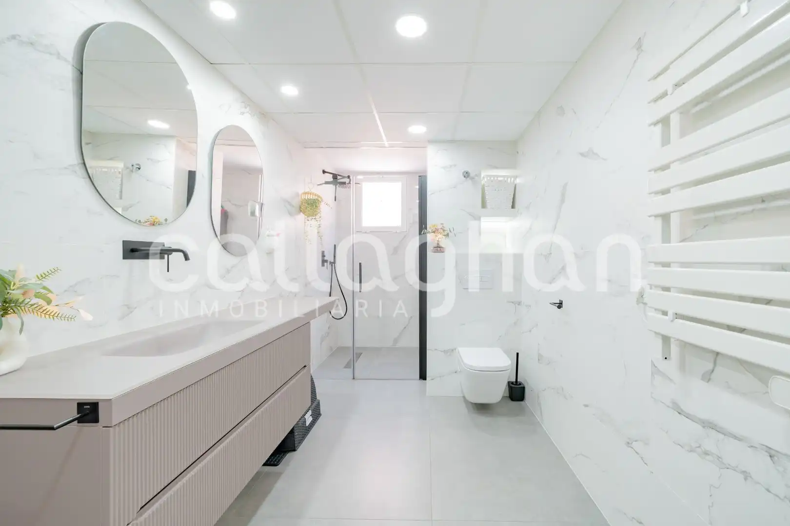 Baño de Piso en venta en Valencia con Aire acondicionado, Calefacción y Amueblado