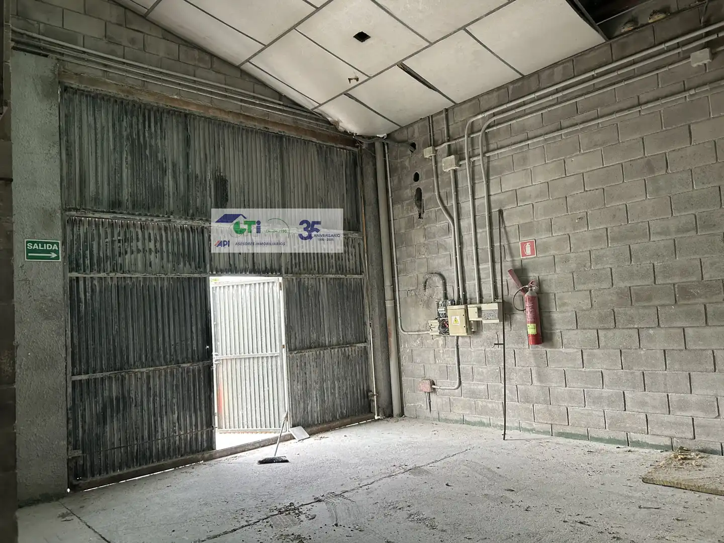 Nau industrial en venda en Cadrete