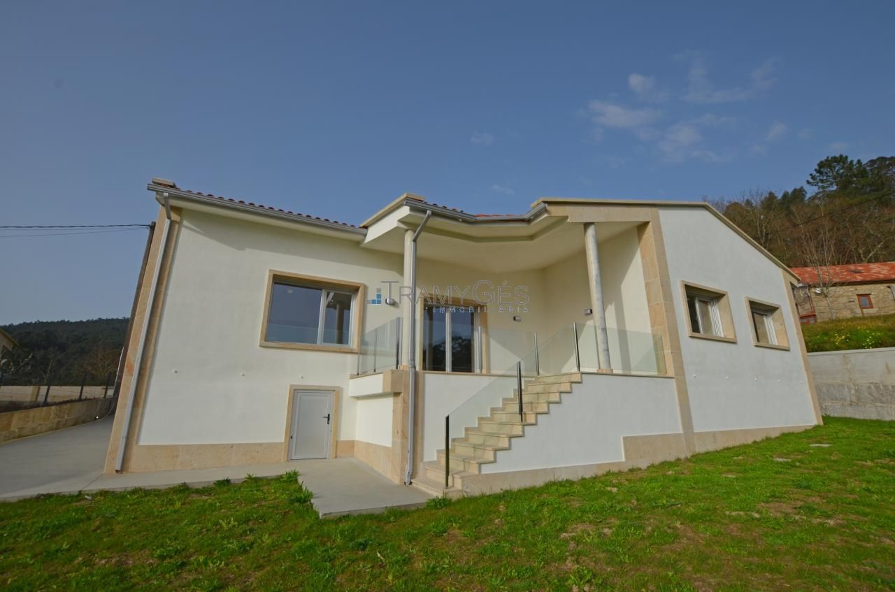 Vista exterior de Casa o xalet en venda en Tomiño amb Calefacció, Jardí privat i Terrassa
