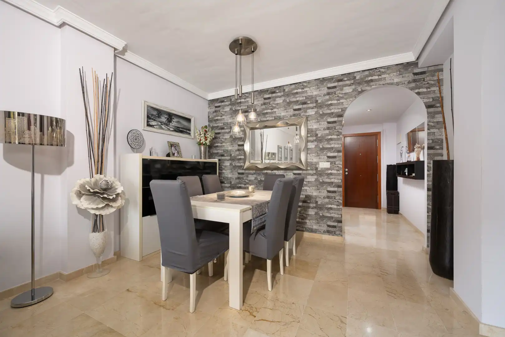 Esszimmer von Dachboden zum Verkauf in Estepona mit Klimaanlage, Heizung und Terrasse