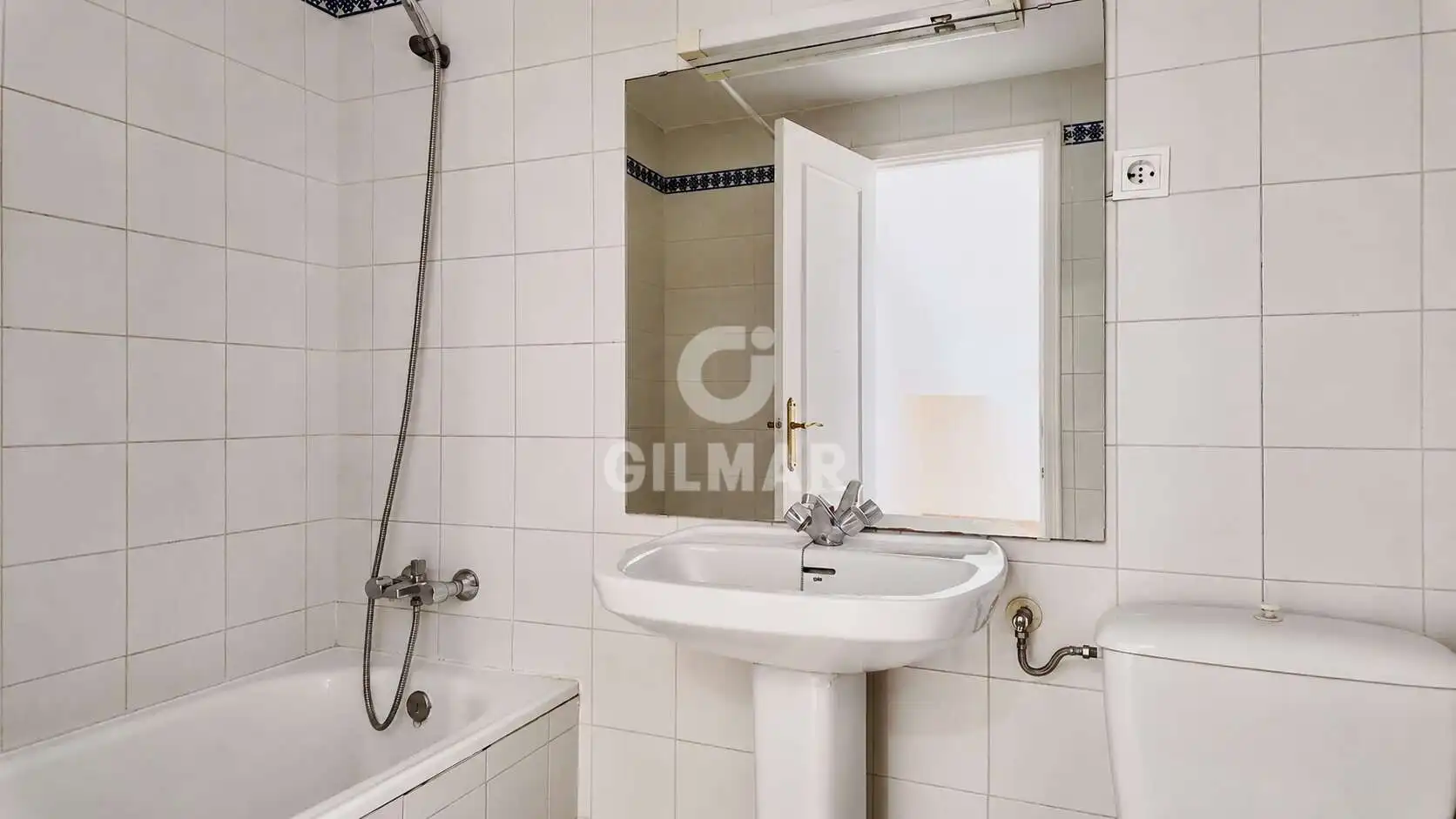 Baño de Casa adosada en venta en Fuengirola con Calefacción, Jardín privado y Piscina