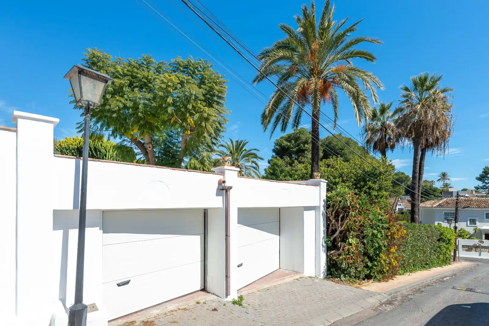 Vista exterior de Casa o chalet en venta en Marbella con Aire acondicionado, Calefacción y Jardín privado