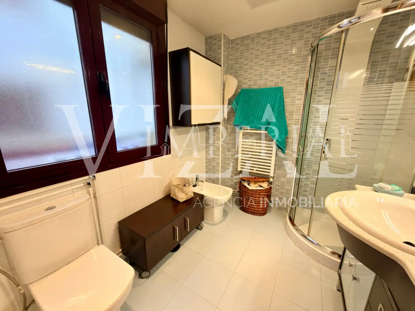 Baño de Apartamento en venta en Toledo con Calefacción, Parquet y Trastero