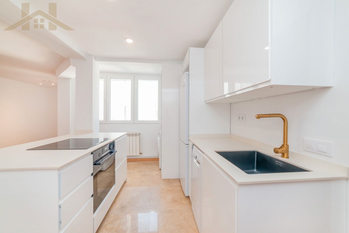 Cocina de Piso en venta en Pozuelo de Alarcón con Calefacción, Trastero y Amueblado