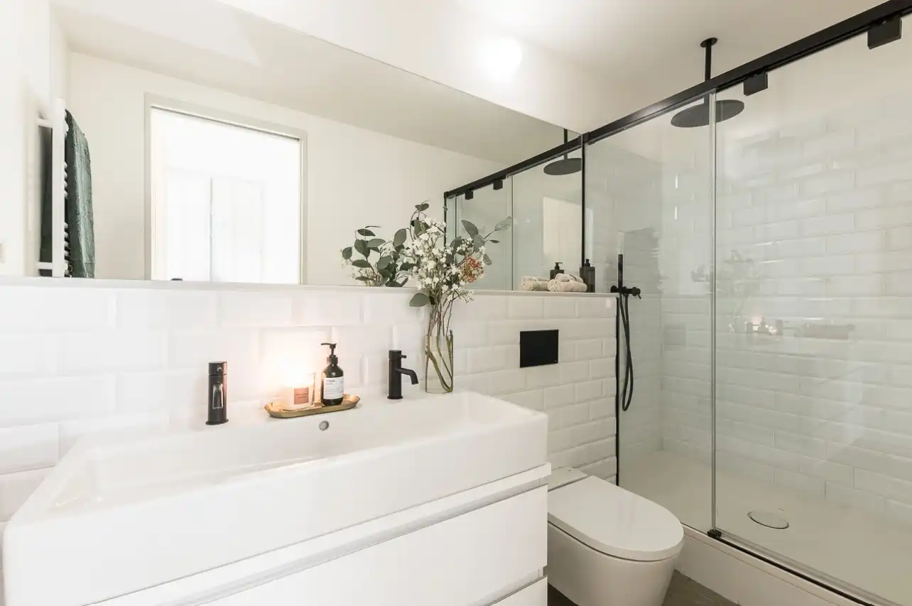 Baño de Apartamento de alquiler en Barcelona con Aire acondicionado, Calefacción y Amueblado