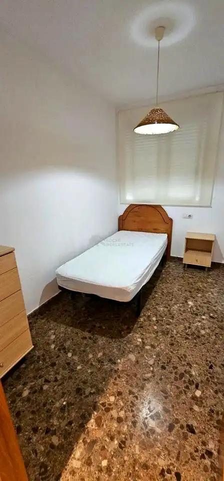 Estudi de lloguer a Del Mestre Arrieta, Ensanche - Parque del Oeste