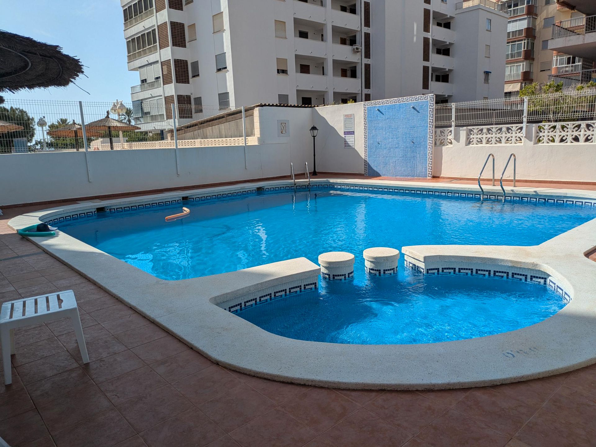 Piscina de Apartament de lloguer en Cullera amb Moblat, Balcó i Piscina comunitària