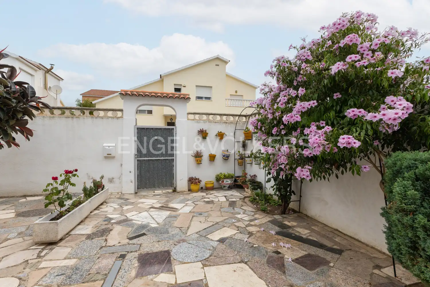 Vista exterior de Casa o xalet en venda en Vinaròs amb Calefacció, Jardí privat i Terrassa