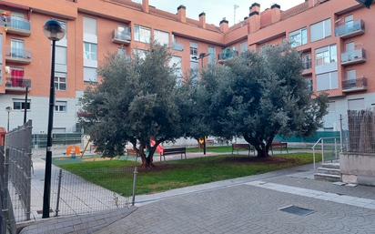 Vista exterior de Pis en venda en Villamediana de Iregua amb Calefacció, Parquet i Piscina comunitària