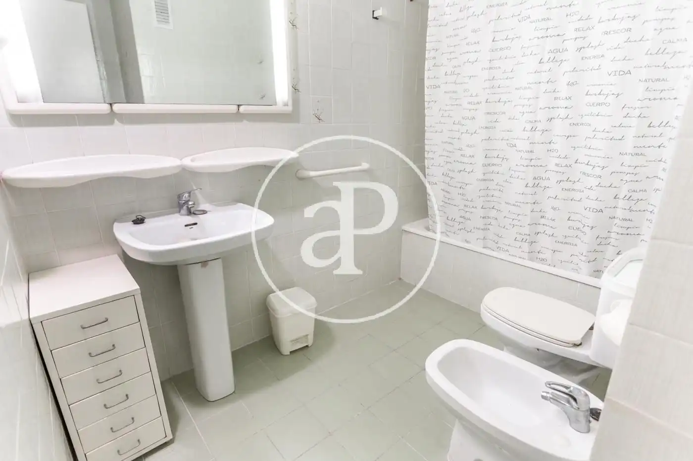 Baño de Piso de alquiler en Valencia con Calefacción, Jardín privado y Amueblado