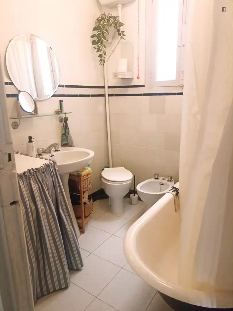 Baño de Apartamento para compartir en Sevilla con Aire acondicionado, Amueblado y Lavadora