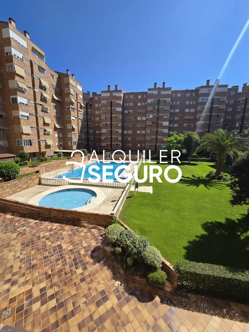 Vista exterior de Pis de lloguer en Coslada amb Aire condicionat, Calefacció i Terrassa