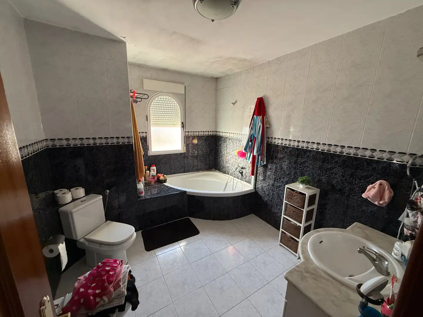 Baño de Casa o chalet en venta en Las Gabias con Aire acondicionado, Calefacción y Jardín privado
