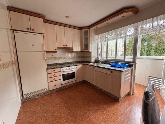 Cuina de Pis de lloguer en Ferrol amb Calefacció, Parquet i Moblat