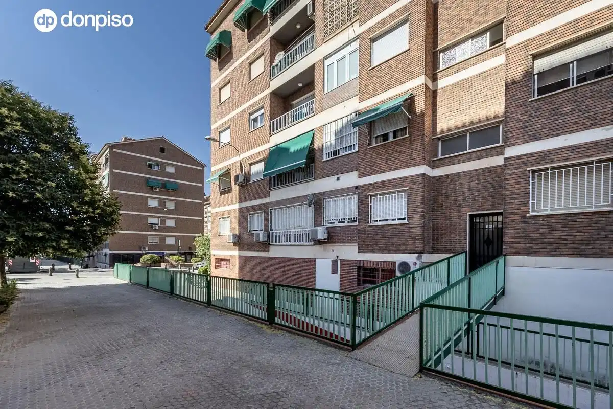 Exterior view of Flat for sale in Granada  with Air Conditioner, Heating and Terrace