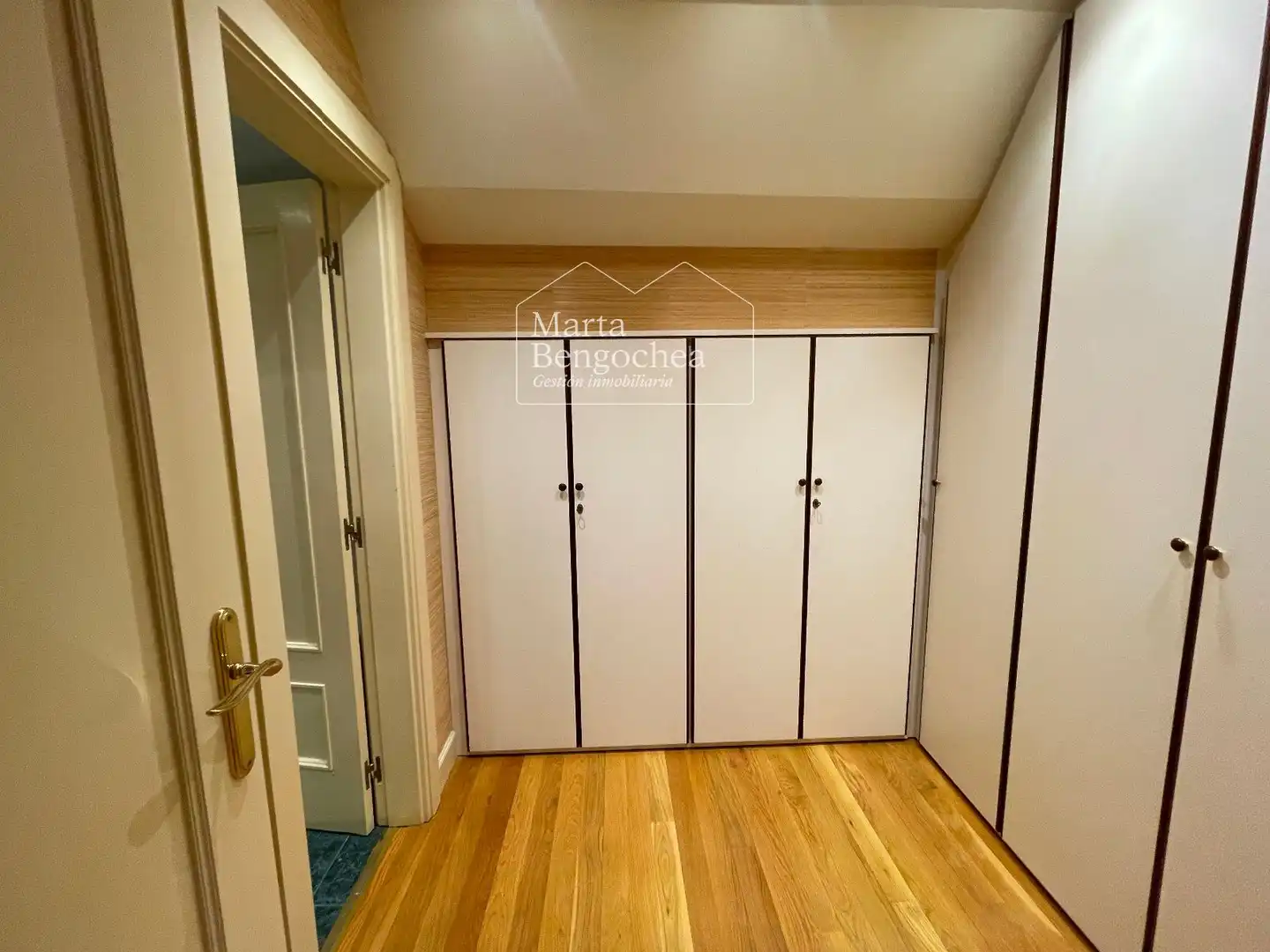 Casa adosada en venta en CALLE MENDIZABALA, Mendizorrotza - Armentia