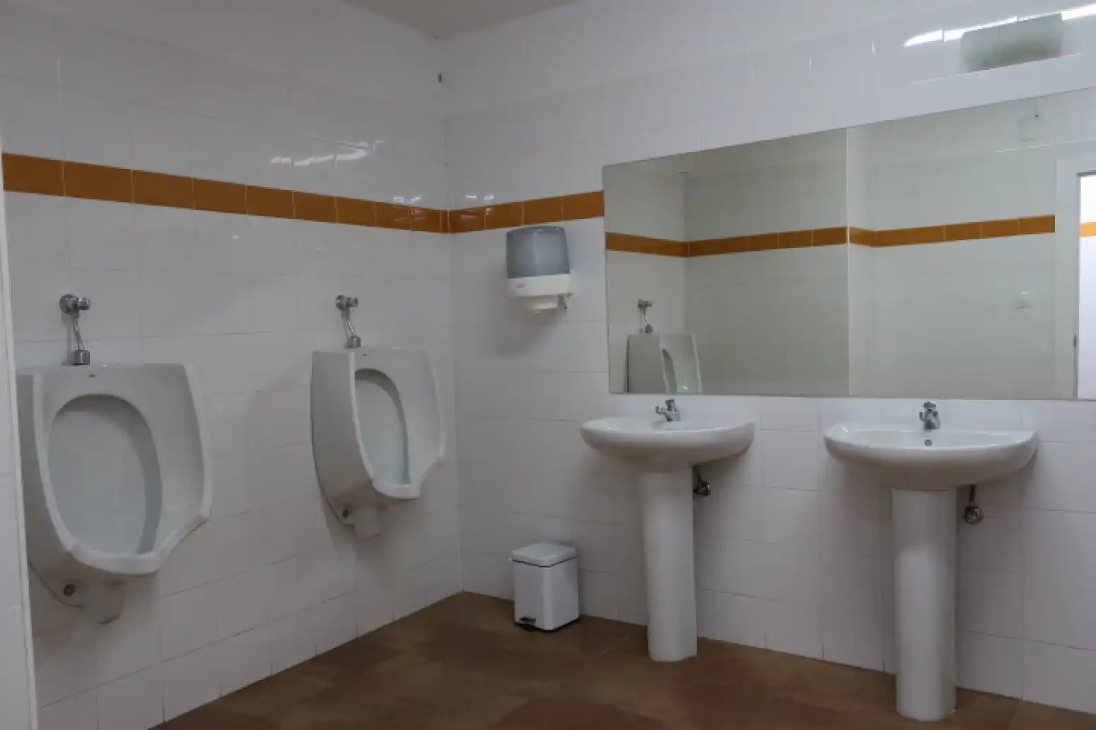 Bany de Oficina en venda en Oviedo  amb Calefacció i Moblat
