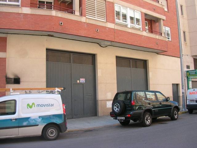 Local comercial en Alquiler en Ensanche - Parque del Oeste