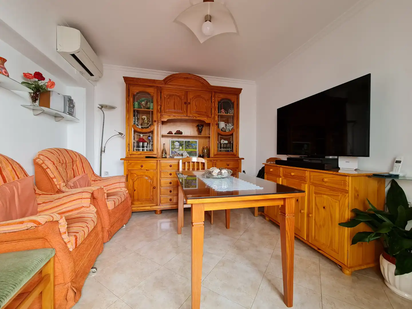 Living room of Houses for sale in Camas  with Air Conditioner, Terrace and Storage room
