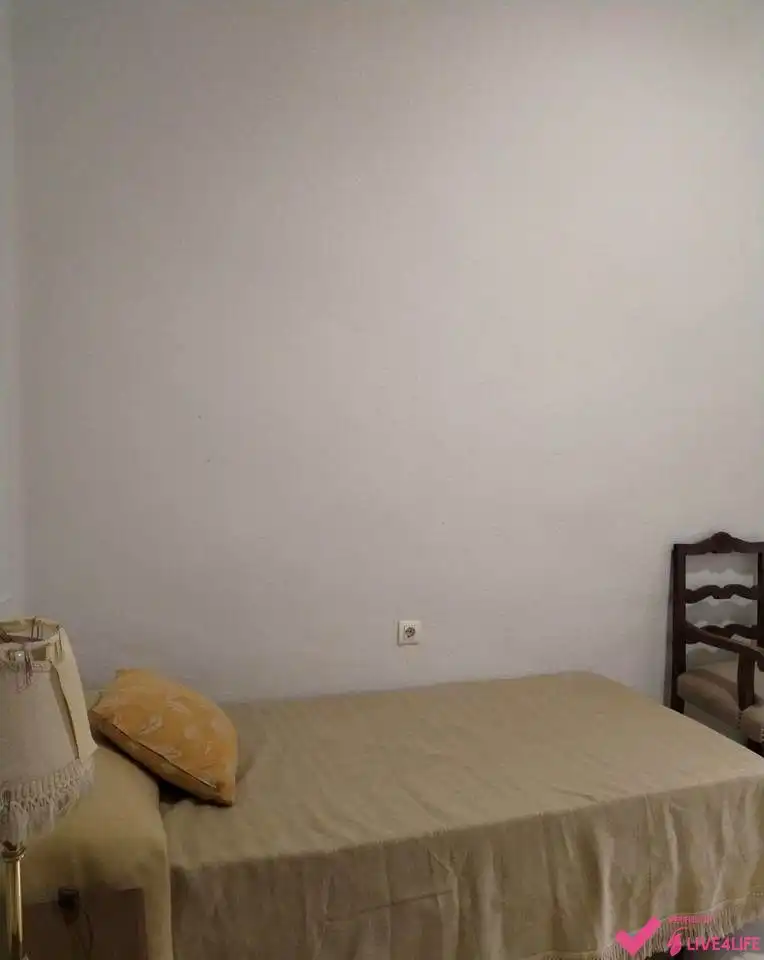 Habitación de Planta baja de alquiler en Granada con Amueblado