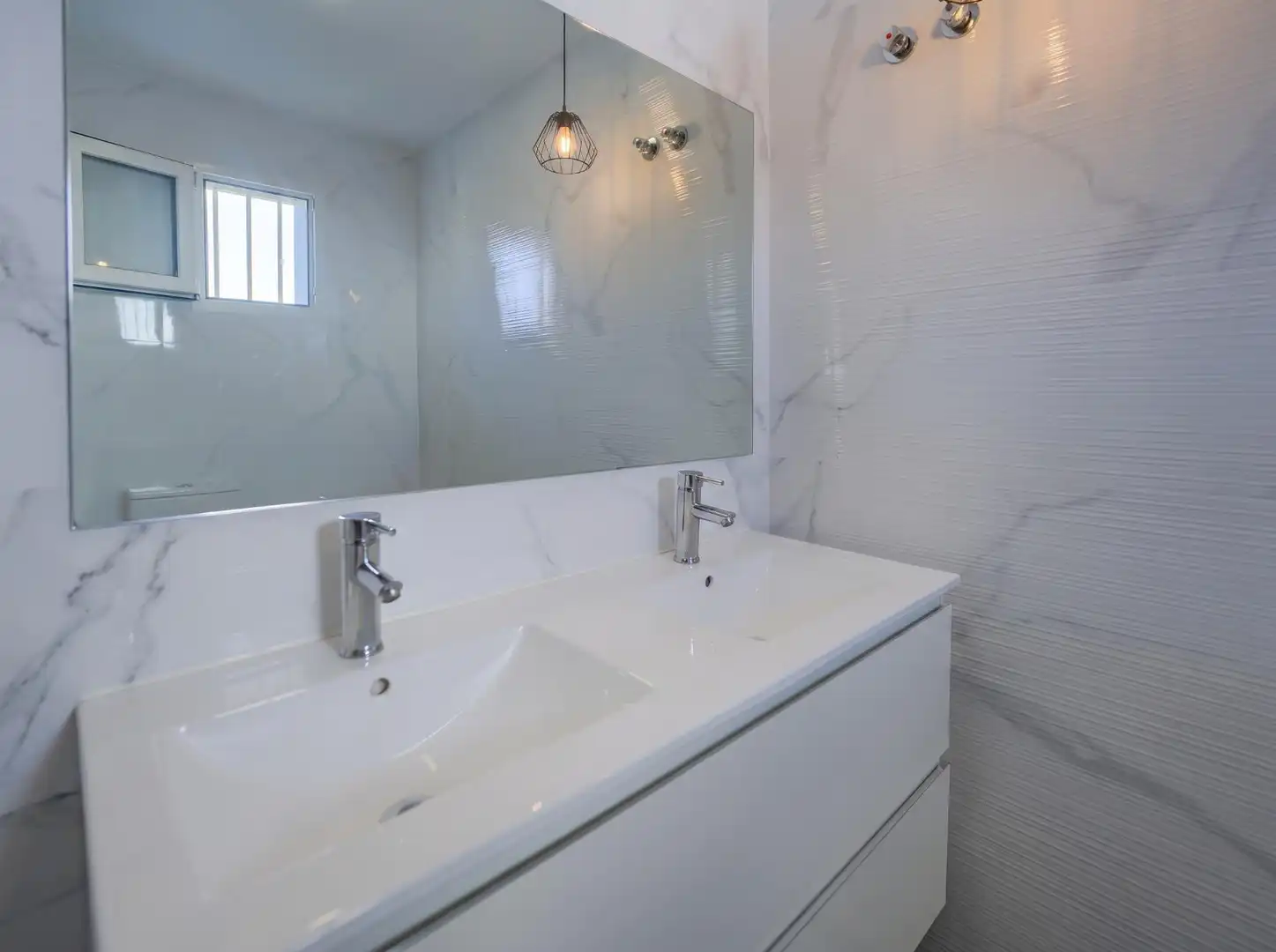 Bathroom of Houses for sale in Tomares  with Air Conditioner, Private garden and Terrace