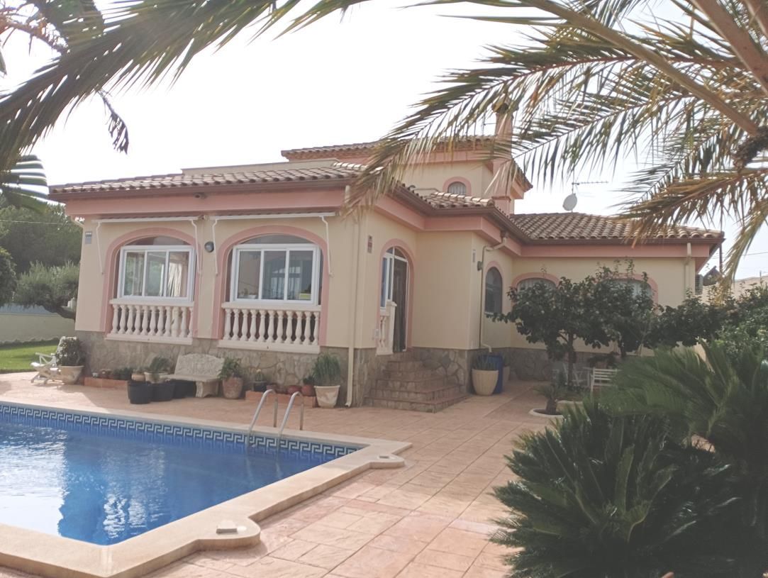 House or chalet for sale in Centre