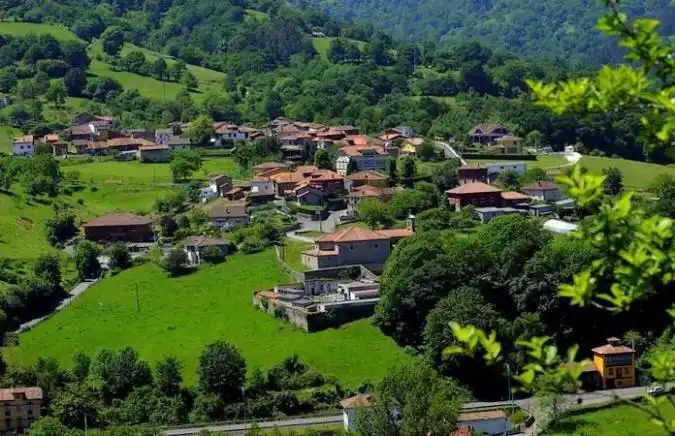 Außenansicht von Country house zum Verkauf in Piloña mit Privatgarten und Möbliert
