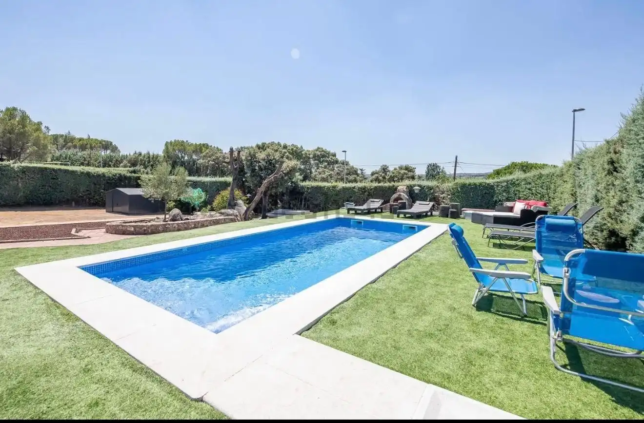 Swimming pool of Houses for sale in Valdemorillo  with Air Conditioner, Heating and Private garden