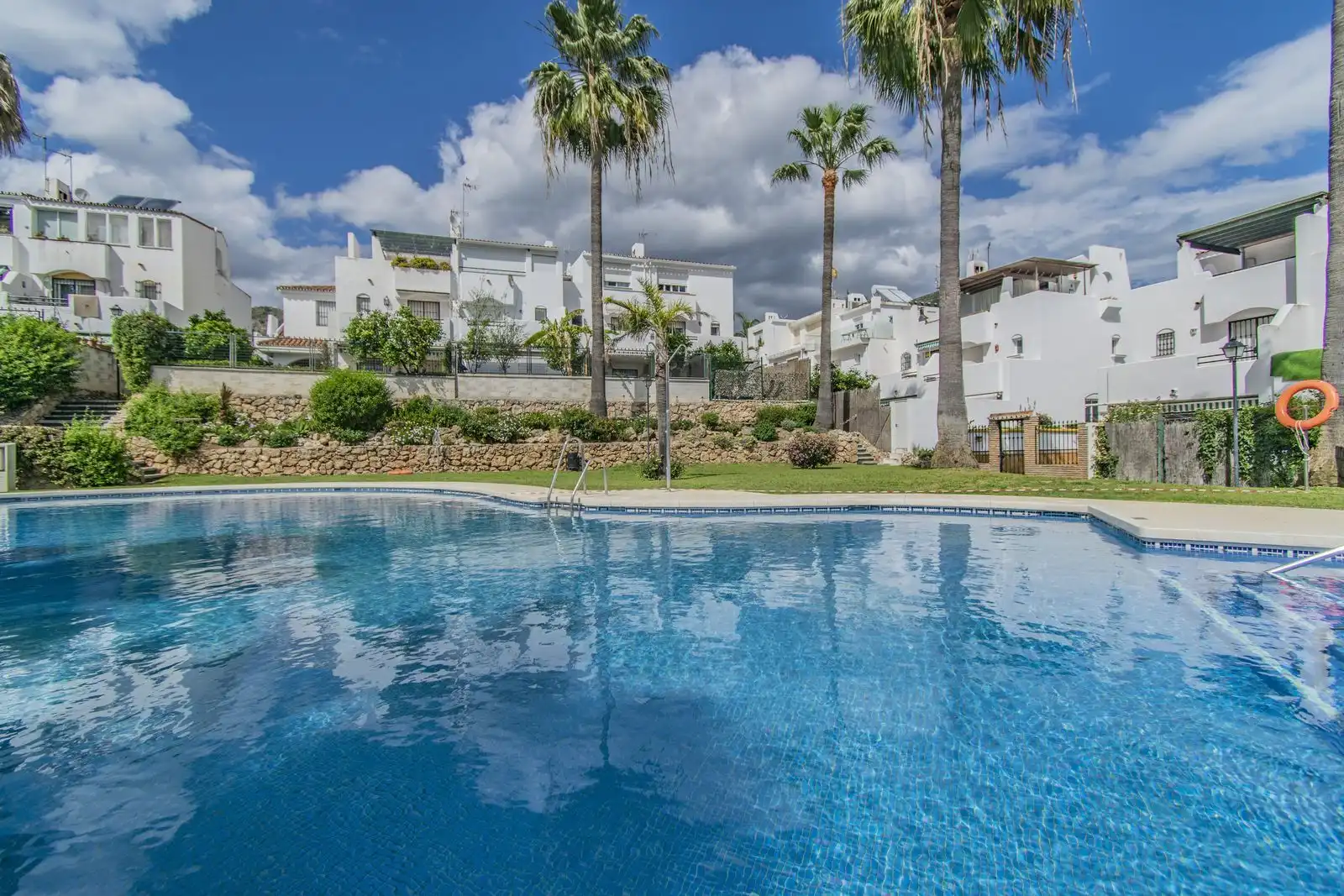 Vista exterior de Casa adosada en venta en Marbella con Aire acondicionado y Amueblado