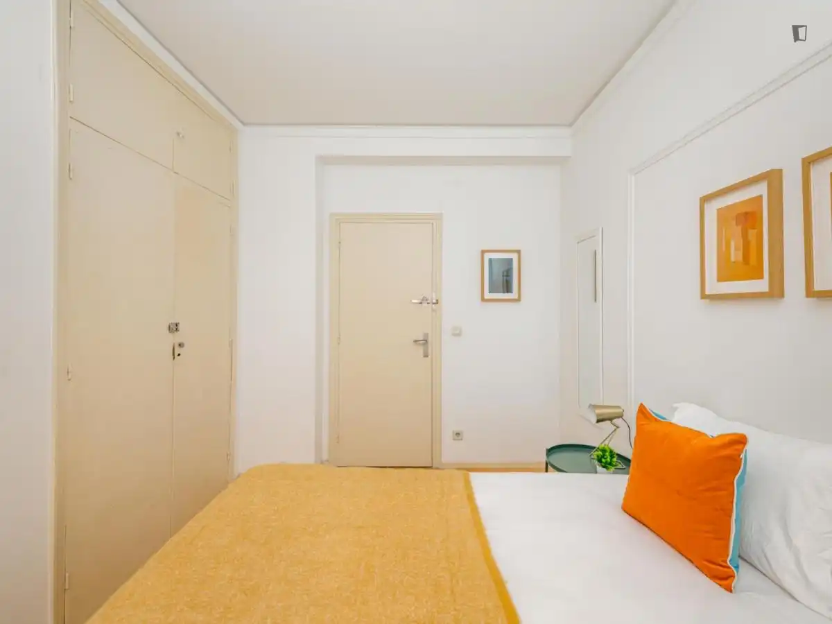 Habitación de Apartamento para compartir en Madrid con Aire acondicionado, Calefacción y Amueblado