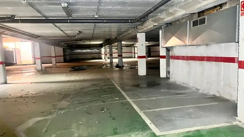 Parking of Houses for sale in Figueres