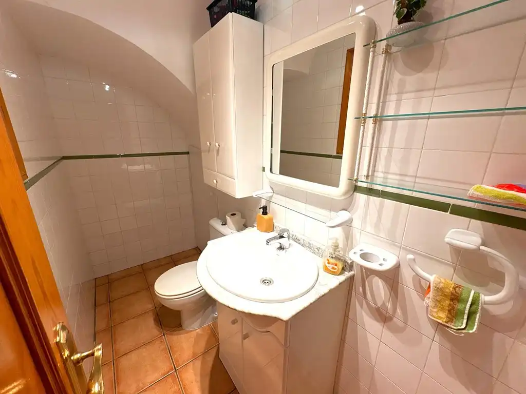 Badezimmer von Einfamilien-Reihenhaus zum Verkauf in Dénia mit Klimaanlage, Terrasse und Balkon