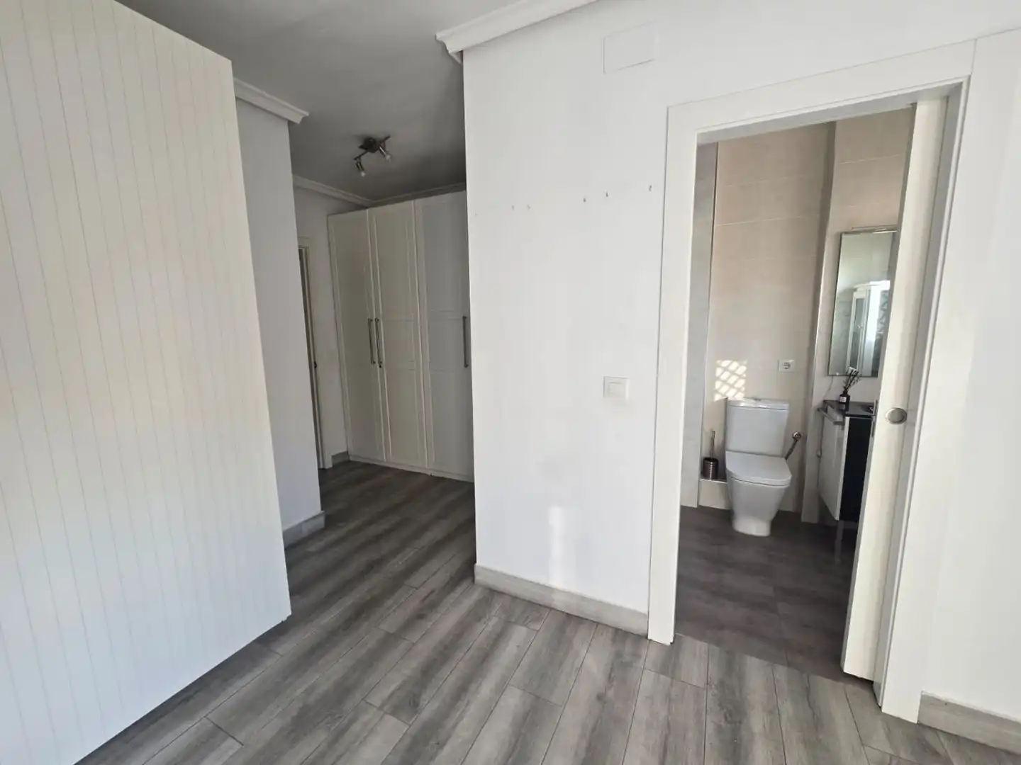 Schlafzimmer von Wohnung zur Miete in Sevilla mit Klimaanlage, Heizung und Terrasse
