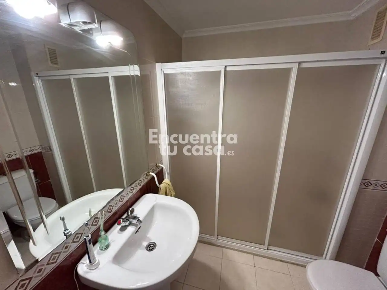 Bany de Pis en venda en Alicante / Alacant amb Terrassa, Traster i Piscina comunitària