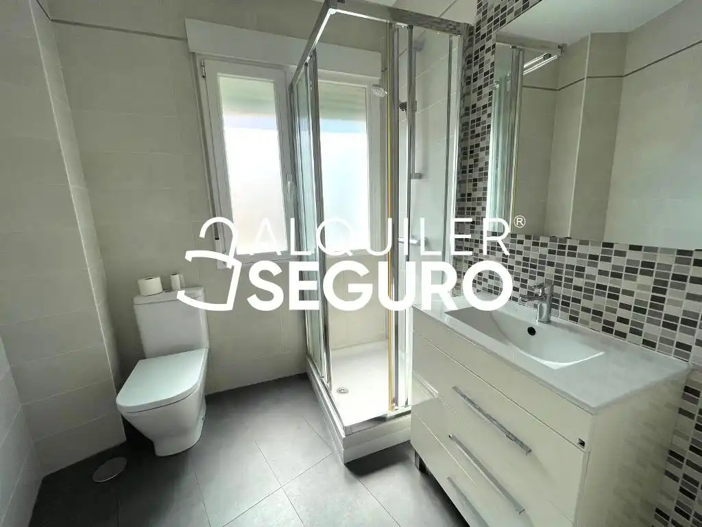 Bathroom of Flat for rent in Madrid  with Heating