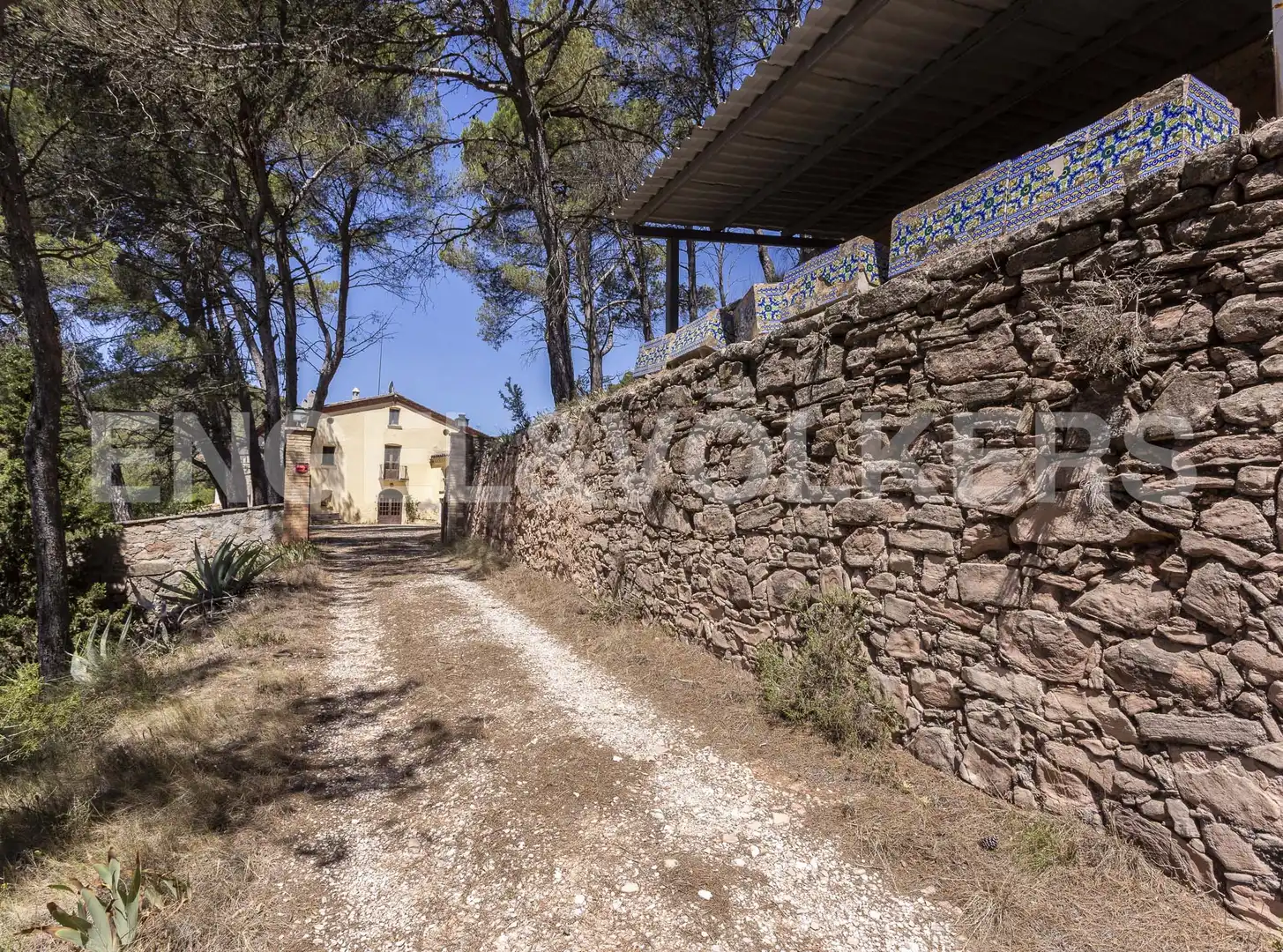 Vista exterior de Finca rústica en venda en Santa Maria de Miralles amb Calefacció, Jardí privat i Traster