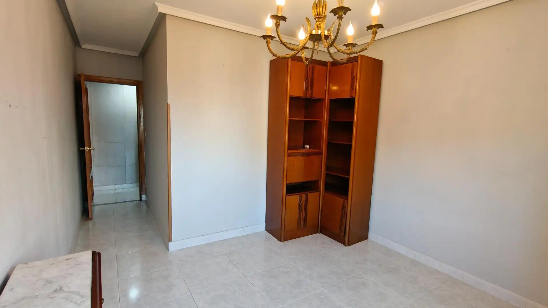Comedor de Piso en venta en Oviedo  con Calefacción y Amueblado