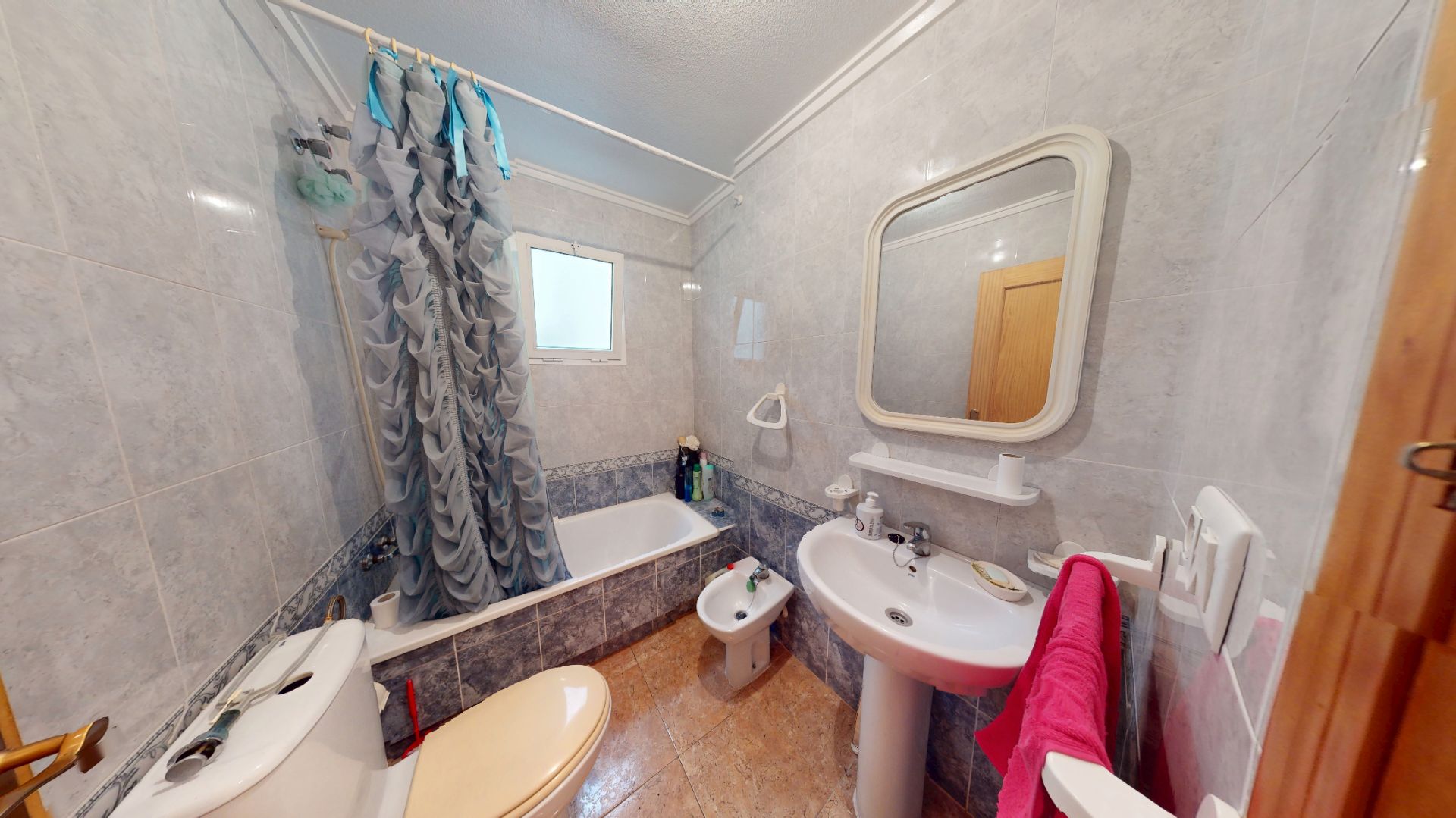 Bany de Apartament en venda en Torrevieja amb Moblat, Rentadora i Balcó