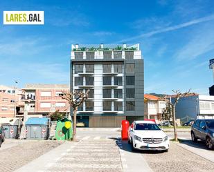 Exterior view of Attic for sale in Cangas   with Terrace, Storage room and Swimming Pool