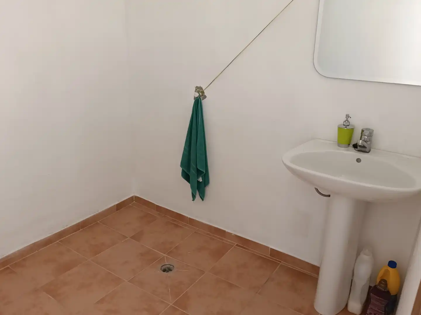 Badezimmer von Einfamilien-Reihenhaus zum Verkauf in Carral mit Privatgarten und Abstellraum