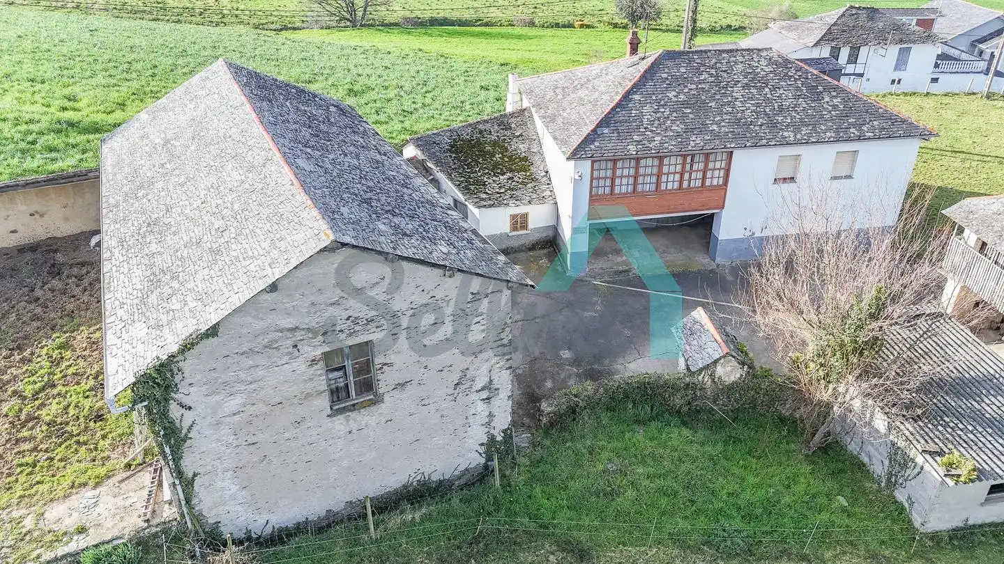 Exterior view of Houses for sale in Valdés - Luarca  with Private garden and Parquet flooring