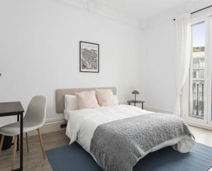 Dormitori de Apartament per a compartir en  Barcelona Capital amb Moblat, Forn i Rentadora