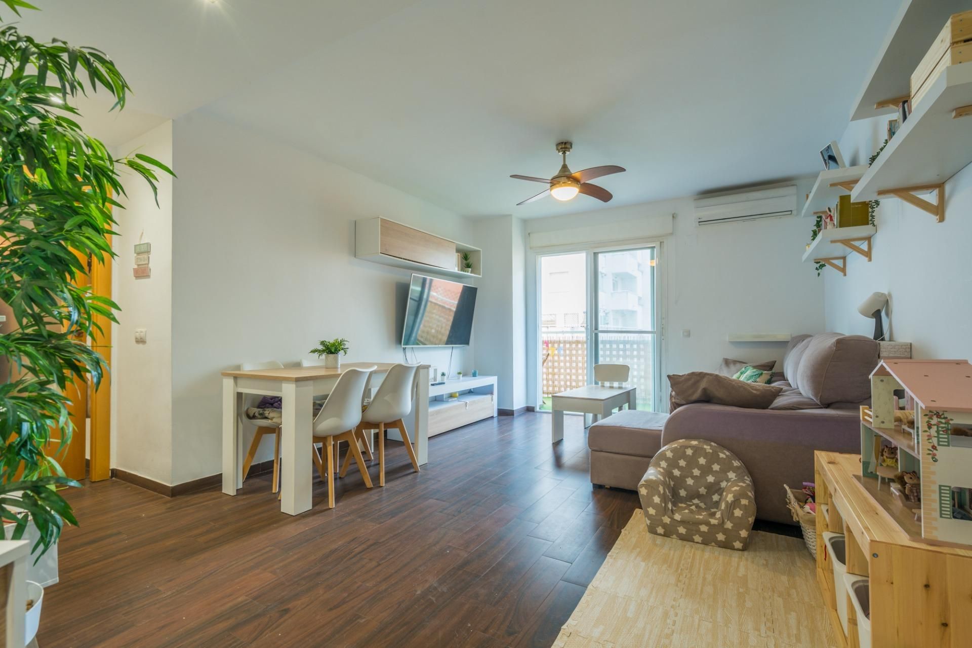 Living room of Flat for sale in Paterna  with Air Conditioner, Storage room and Balcony