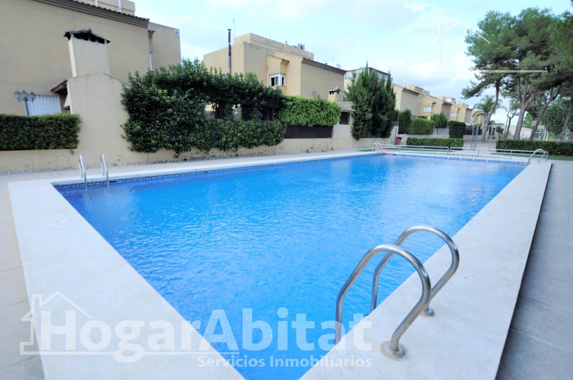 Swimming pool of Single-family semi-detached for sale in Godelleta  with Air Conditioner, Private garden and Terrace